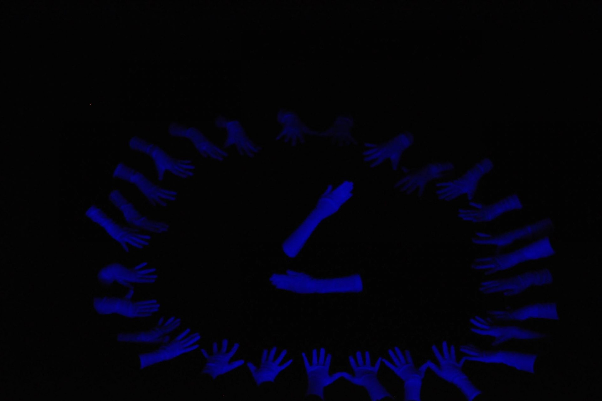 Foto de la coreografía de luz negra 
