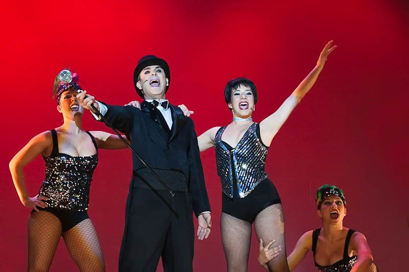 Foto de la Compañía de Danza Sandra Santa Cruz bailando: Cabaret
