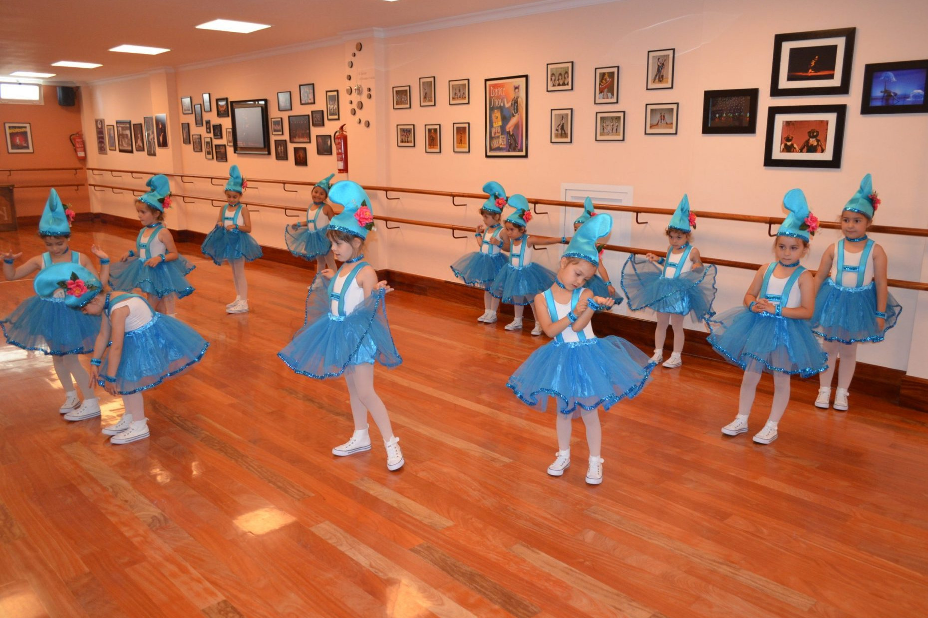 Alumnado de Predanza de 3 a 5 años del Centro de Danza Sandra Santa Cruz