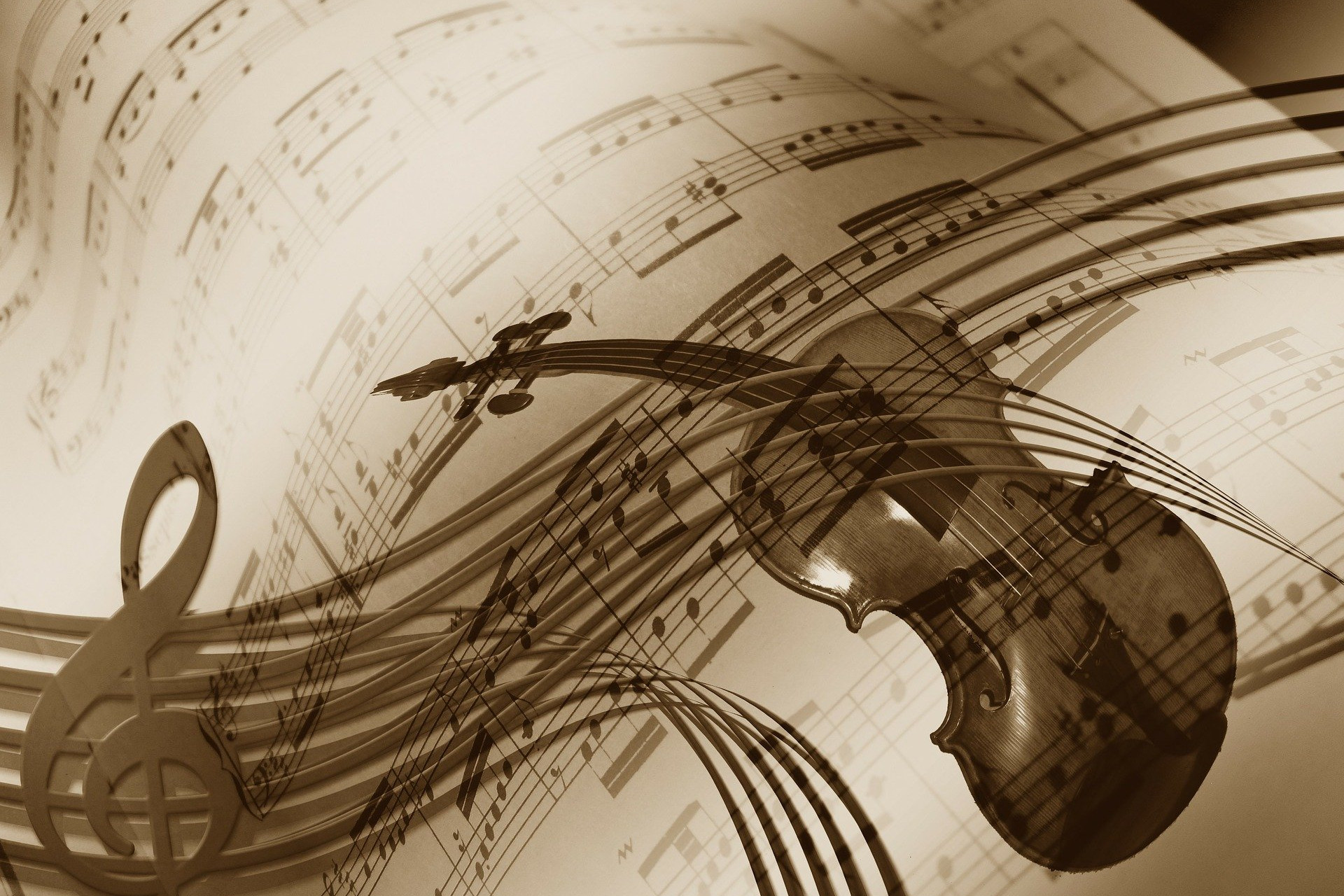 Foto de un violín con una partituras para hablar de un concierto con hielo