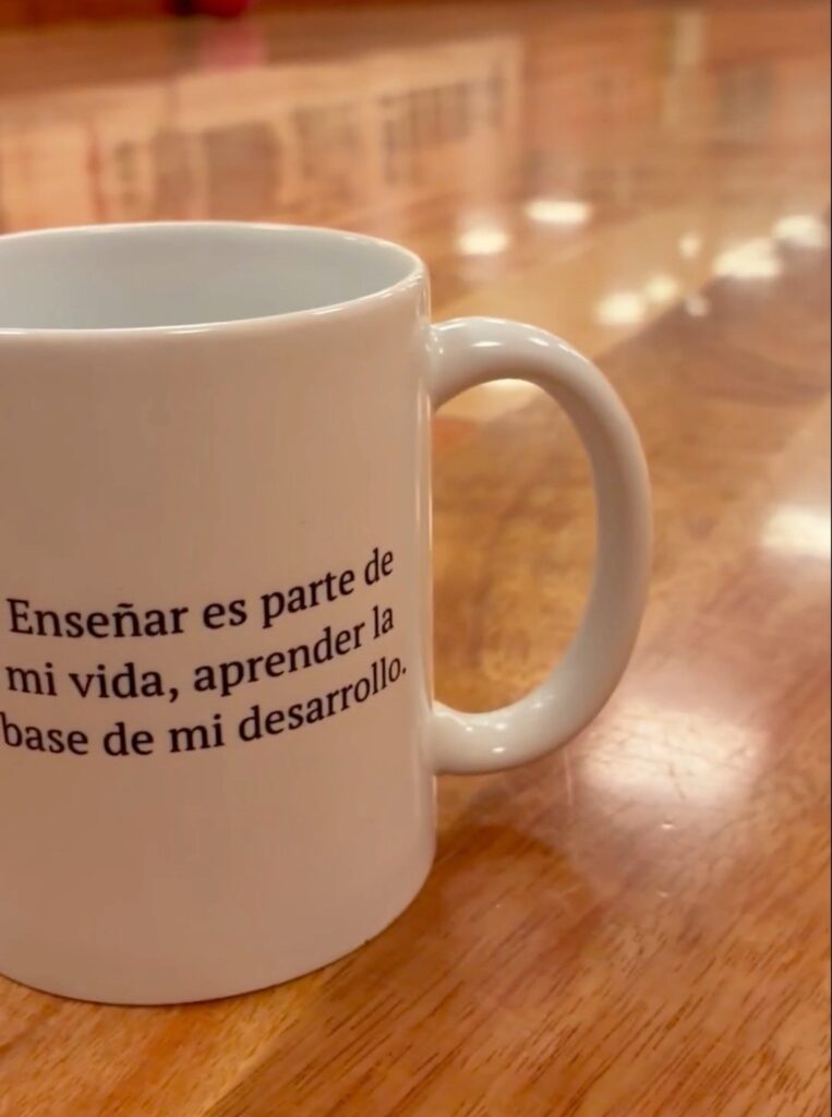 Taza corporativa del Centro de Danza Sandra Santa Cruz que te desvela cómo elegir una escuela de danza